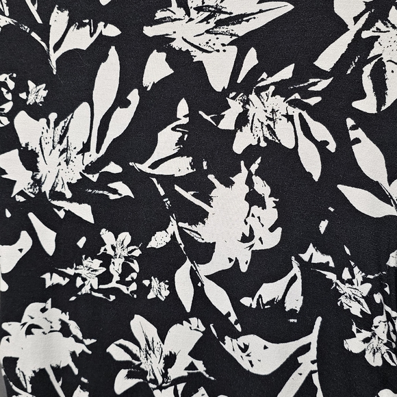 🆕 INC International Concepts | Sugar Rush Blouse in Black & White Floral size S - Picture 6 of 9